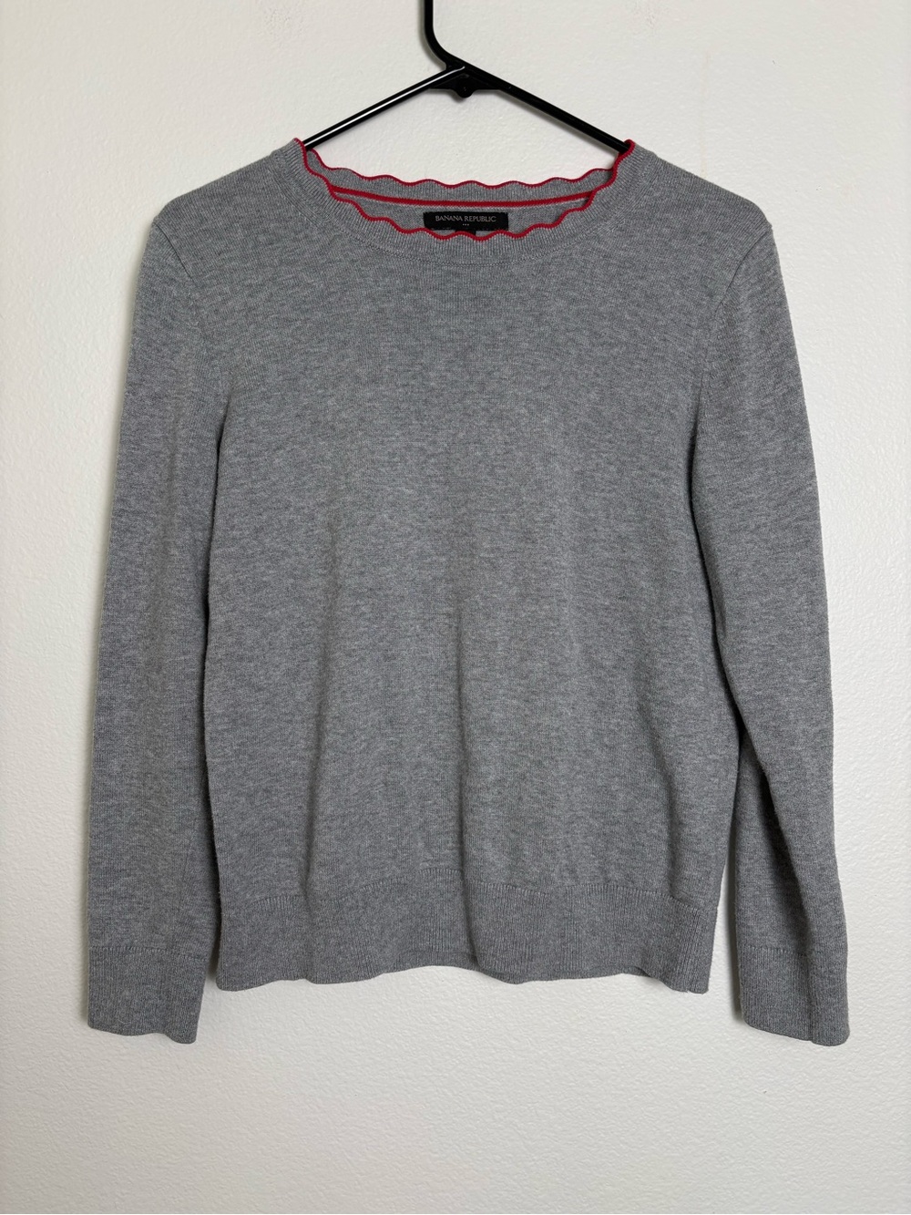 Banana Republic Gray Crewneck Sweater with Red Scallop Trim Size Small